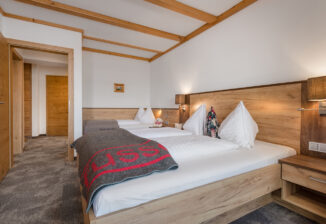 Schlafzimmer/sleeping room (triple room)